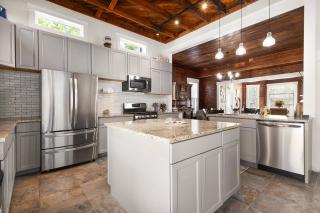 The Bowie Grand - Historic Comfort in Seguin - 5