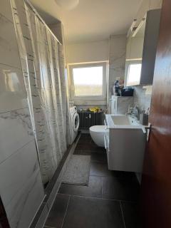 Country Comfort Stay 4 Bedrooms near Frankfurt - 1