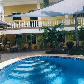 Garden apartment with pool view - 9