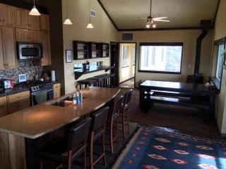 Yosemite South Gate Villa - 5