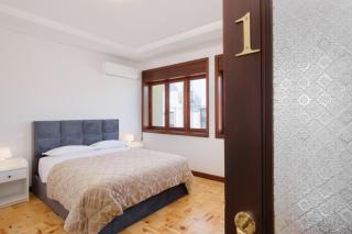 Villa 7BR & 7BA with Pool & Backyard in a Prime Location! - 7