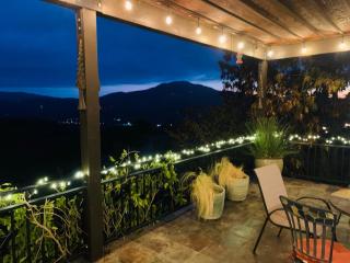 Yosemite South Gate Villa - 8