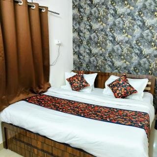 Luxurious 2BHK Apartment By SR Elite Stays - 4