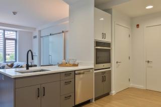 Spacious Apartment On Water - 7