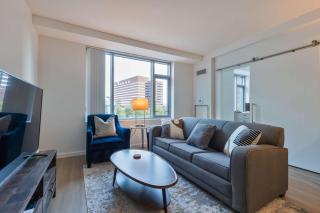 Spacious Apartment On Water - 6