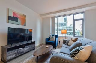 Spacious Apartment On Water - 5