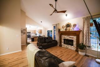 Hidden City Hideaway Resort with Heated Pool Spa - 9
