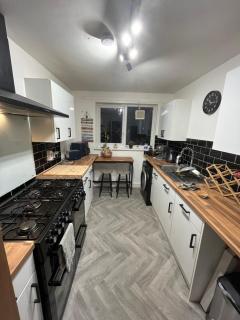 Bath Close - 7
