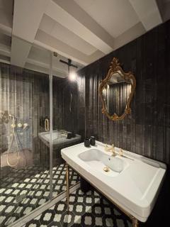 The Lotus Flower Stylish Renovated Apt in Venice - 1