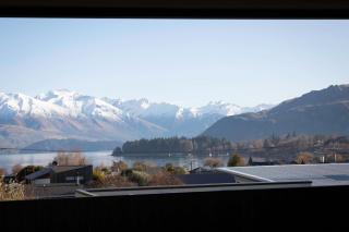 Great Lake View, Very Central, Modern Wanaka House, 3 En-suites - 3