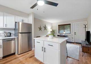 Willy St Apt Pets and Parking free - Fully Furnished - 4