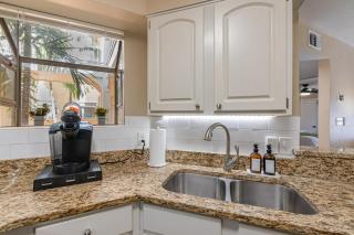 Elegant Ground Floor King Bed Condo - ME2 - 8