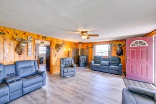 Hunt, Fish and Hike Home with Deck in Encampment - 7