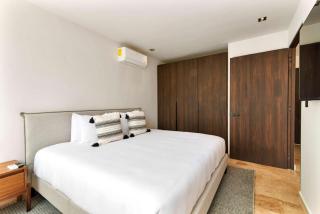 Stylish 1BR Condo with Private Pool & Balcony - 9