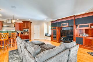 Theater Room and Gazebo Luxury Retreat in Ellenwood - 4