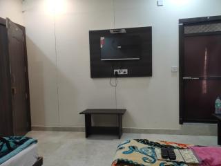 Dwarkanath Travel's And Hotels - 4