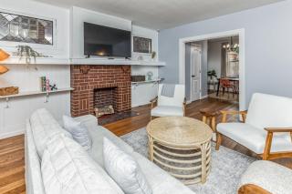 Beautiful home in Forest Hills - 4
