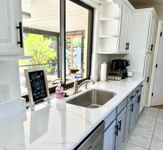 Heated Pool, Hot Tub, Fire Pit, Games, RV and Boat Parking - 1