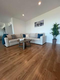 The Lavender Modern 2BR Downtown with Marina Views - 3