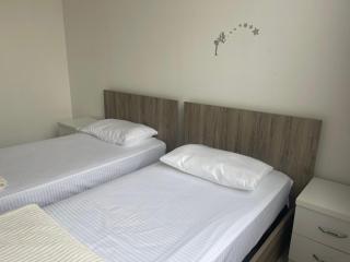 Bright & Spacious Retreat - 0