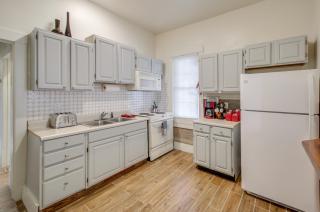 Near Oaklawn Casino and Dtwn Capones Hideout - 2