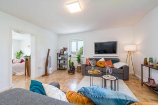 OG2 Rechts 2-Zimmer Wohnung mit Balkon 15min bis Salzburg - 0