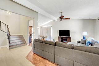 Renovated 4BR Retreat Pool Game Room Near Strip - 2