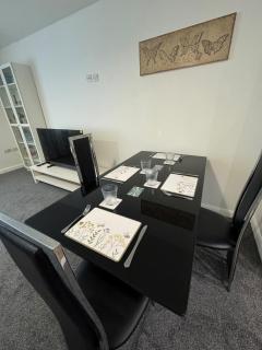 Central Luton Ground Floor Flat Sleeps 4 - 5