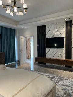 Sujimoto Residences MacDonald - 2