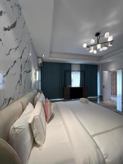 Sujimoto Residences MacDonald - 3