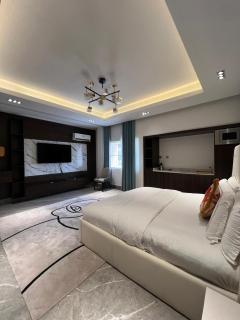 Sujimoto Residences MacDonald - 1