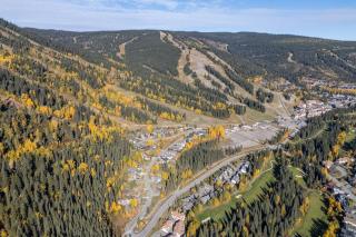The Sunburst Chalet in Sun Peaks - 4
