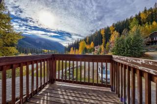 The Sunburst Chalet in Sun Peaks - 1