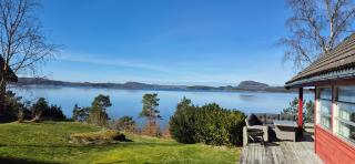 Koselig feriehus ved fjorden med panorama utsikt - 0