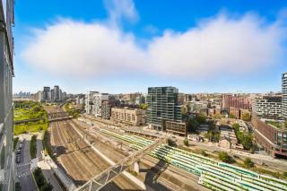 Modern City Escape 1-BR Retreat Downtown Toronto - 4