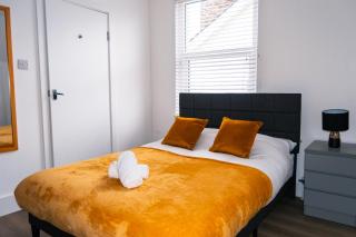 Modern 5 bedroom all ensuite in South London - 8