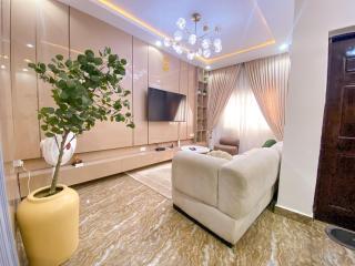 LORDS AND ROSES Luxury Apartments - 1