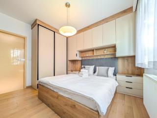 Rymarska Spacious Apartment by BookingHost - 9