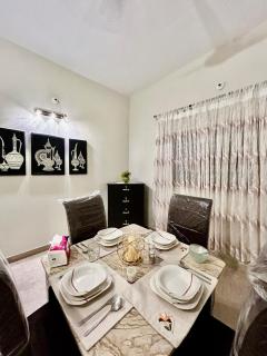 Cozy 2-Bed Apartment with Kitchen & Dining - 8