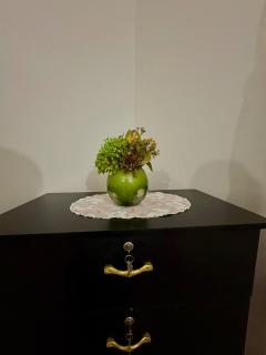 Cozy 2-Bed Apartment with Kitchen & Dining - 2