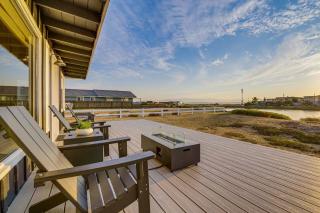 Beach Access, Deck Waterfront Whidbey Island Home - 0