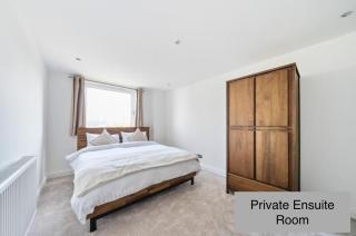 Top-Floor Apartment, Canary Wharf View, Modern Stay - 4