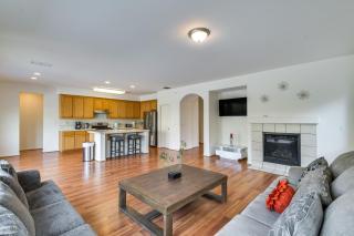 7 Mi to Lake Yosemite Family Home with Fenced Yard - 8