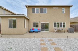 7 Mi to Lake Yosemite Family Home with Fenced Yard - 9