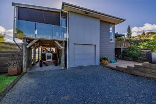 Coastal Serenity - Tapuaetahi Beach Escape - 5