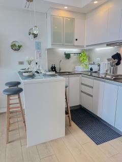 nJoy! Tropical Breeze at Venice Canal View - 3