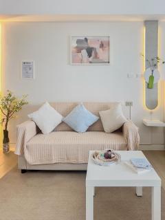 nJoy! Tropical Breeze at Venice Canal View - 7