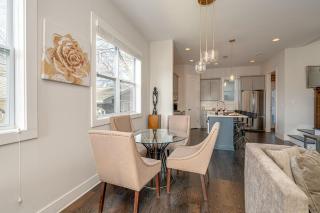 CULTURED COACH - MUSIC ROW - MINS TO DOWNTOWN - 1