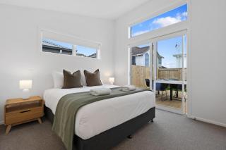 Perfect Papamoa Beach Bach - 1