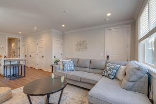 Merry Melrose - Rooftop Patio - 5 Mins to Broadway - 5